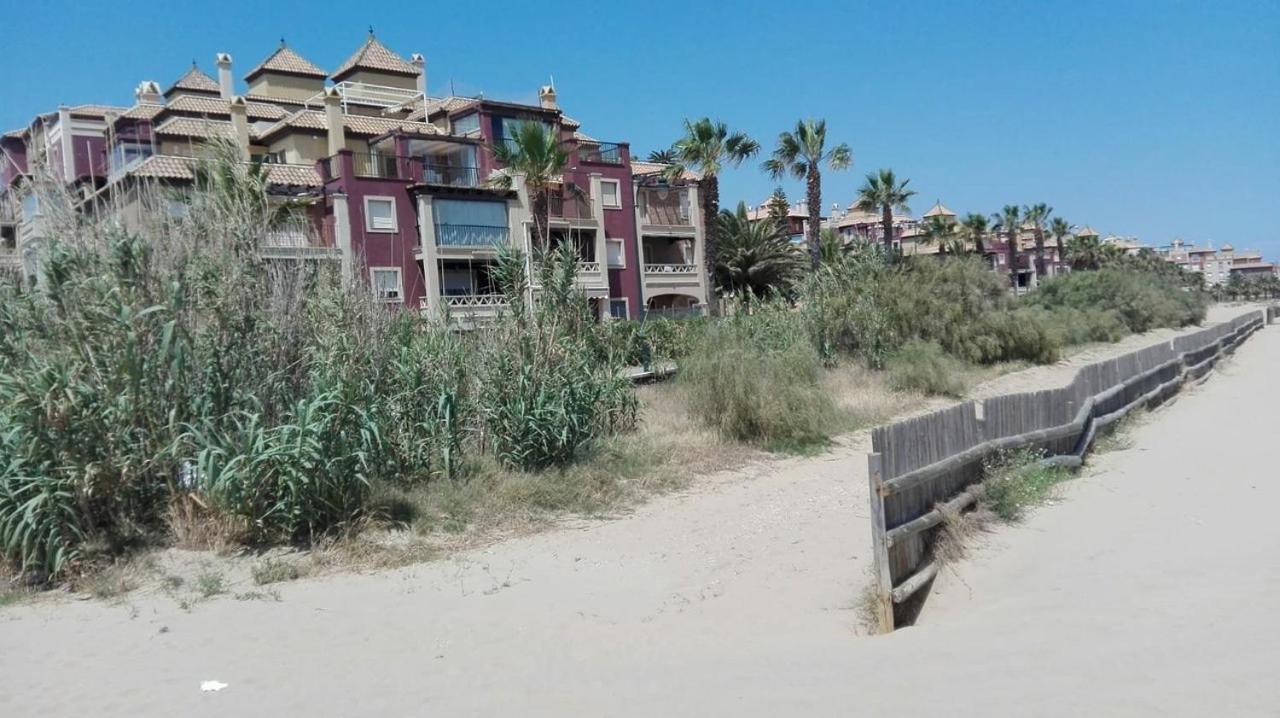 Mirando Al Mar. Primera Linea De Playa Isla Canela Exterior photo